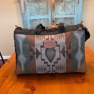 Gorgeous Pendleton duffle/weekend bag. EUC